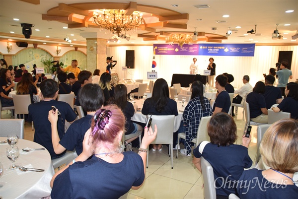 일본군 위안부 피해자 이용수(91) 할머니가 7월 30일 오후 창원마산 아리랑호텔에서 열린 "일본군위안부 역사의 과제를 위한 국제청소년대회"에서 강연했다.