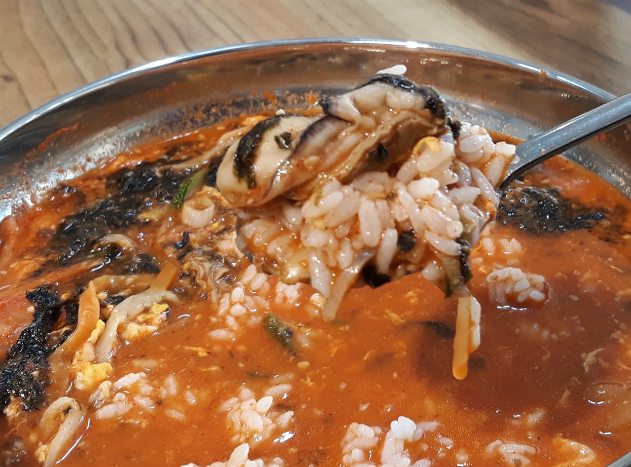 처음 맛본 장칼국수 비빔밥