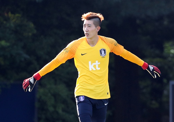 몸푸는 대헤아 1일 오후 서울 파주NFC(대표팀트레이닝센터)에서 2018 자카르타-팔렘방 아시안게임에 출전하는 한국 U-23 축구대표팀 조현우 골키퍼가 몸을 풀고 있다. 