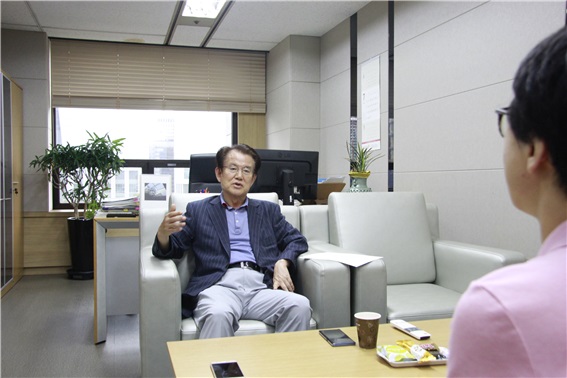 강철규 전 경실련 공동대표와 지난 7월 9일 여의도중소기업회관에서 인터뷰를 진행했다. 