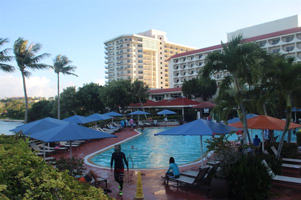괌 체인호텔 수영장 모습