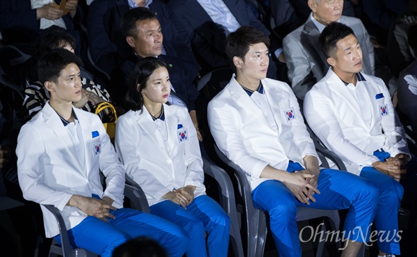  7일 오후 서울 송파구 올림픽공원 핸드볼경기장에서 자카르타-팔렘방 아시안게임 국가대표선수단 결단식이 열리고 있다.