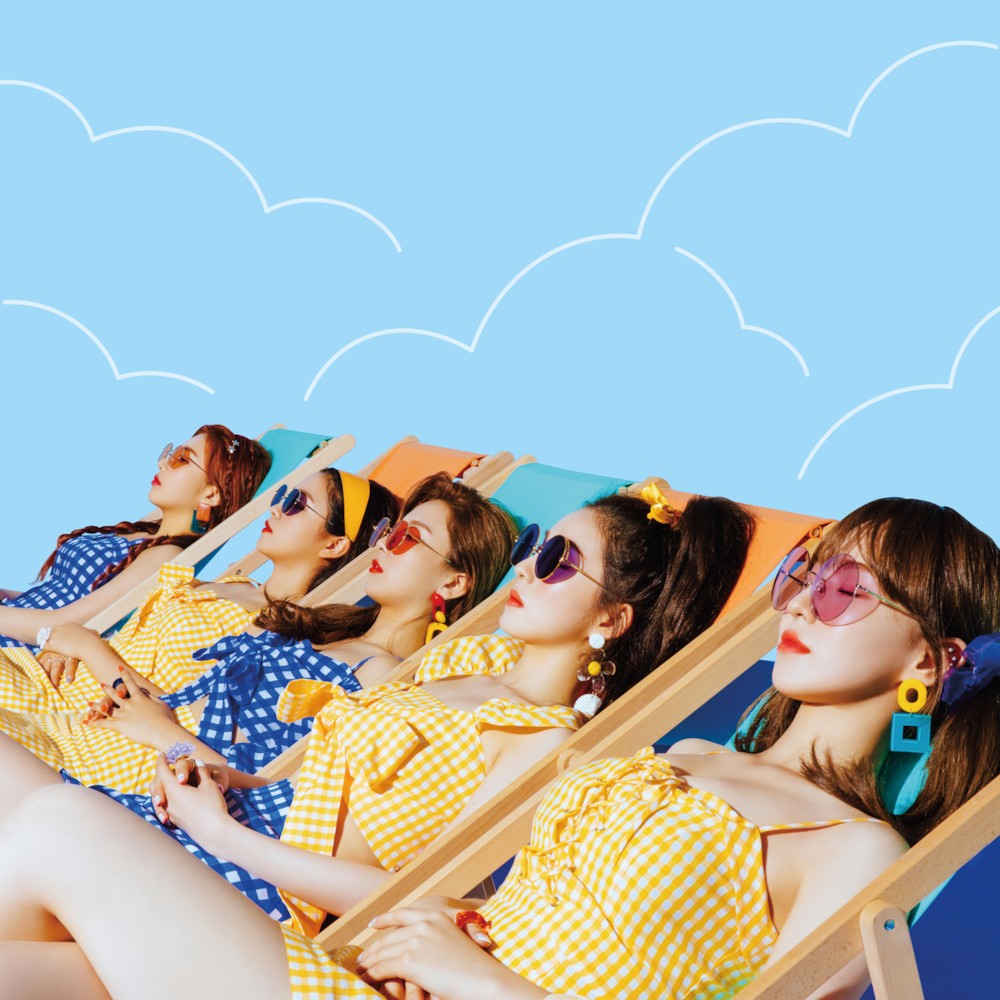  'The Red Summer'에 이어서 두 번째로 발매된 레드벨벳의 여름 미니앨범 'Summer Magic'