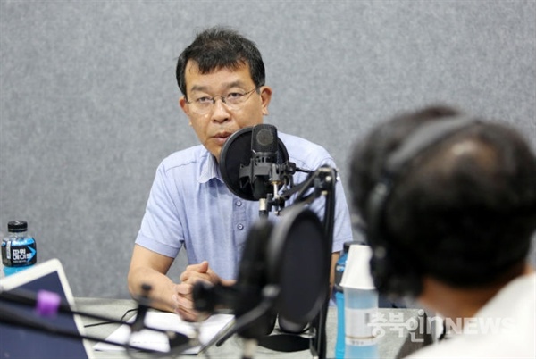 7일 김 의원은 본보와 <와우팟매거진>이 공동제작하는 팟캐스트 방송에 출연해 “안보 민주화의 첫걸음은 기무사 해체”라고 밝혔다.(사진 충청리뷰 육성준기자)