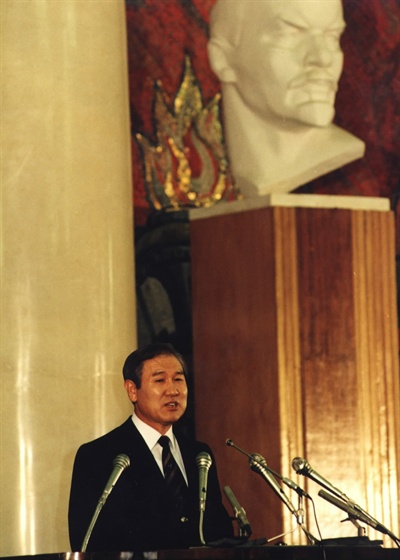 노태우 대통령이 1990년 12월 14일 오전 크램린궁내 소연방 최고인민회의 회의실에서 고르바초프 소련대통령과 미 샌프란시스코 정상회담 이후 6개월만에 제2차 정상회담을 가졌을 당시 모습.