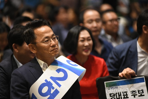 2018년 8월 12일 오후 경북 안동시 그랜드호텔에서 실시된 민주당 경북도당 도당위원장 선거에서 당선된 허대만 후보.
