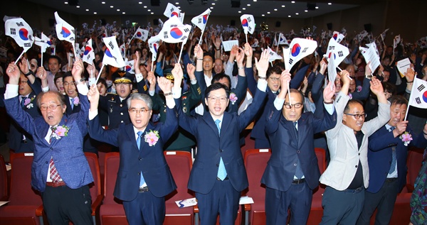 8월 15일 경남도청에서 열린 ‘제73주년 광복절 경축식’.