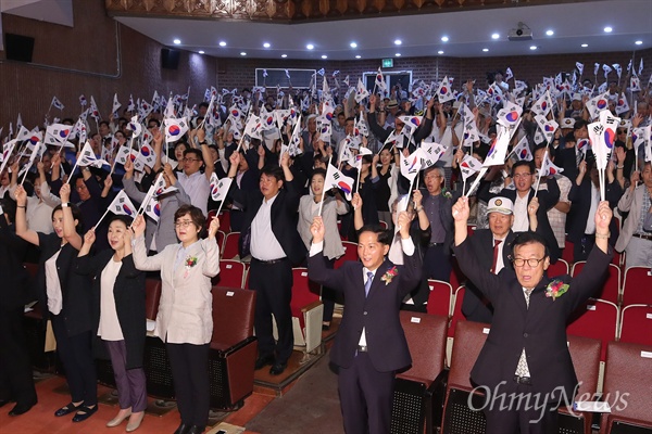 고양시는 15일 '제73주년 광복절'을 맞아 시청 문예회관에서 경축식을 개최했다.