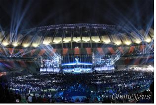  세계 최대 규모의 e-스포츠 대회인 '2014 리그 오브 레전드 월드 챔피언십(롤드컵) 결승전'이 상암월드컵경기장에서 열렸다.