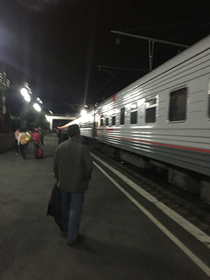 헤어짐을 아쉬워하고 있는데 어느새 시베리아 횡단열차는 플렛폼에 들어왔다.