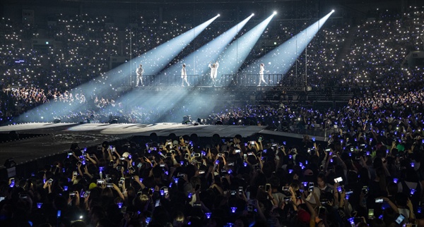 위너 위너가 지난 19일 오후 서울 송파구 올림픽공원 체조경기장에서 단독콘서트 < WINNER 2018 EVERYWHERE TOUR IN SEOUL >을 열고 팬들을 만났다.