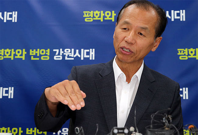 최문순 강원도지사가 20일 오전 강원도청 브리핑룸에서 지난 11일부터 열흘 간 방북한 성과에 대한 설명과 향후 계획에 대해 말하고 있다. 