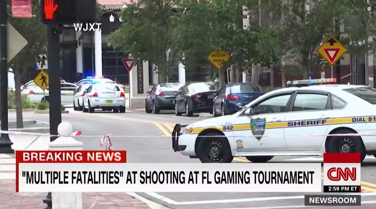 미국 플로리다주의 한 비디오게임 대회에서 발생한 총기 사고를 보도하는 CNN 뉴스 갈무리.