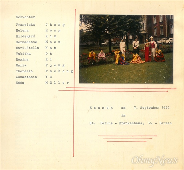 독일 부퍼탈 간호대학의 한국인 졸업생들의 1962년 기념 앨범(남영자 기증).