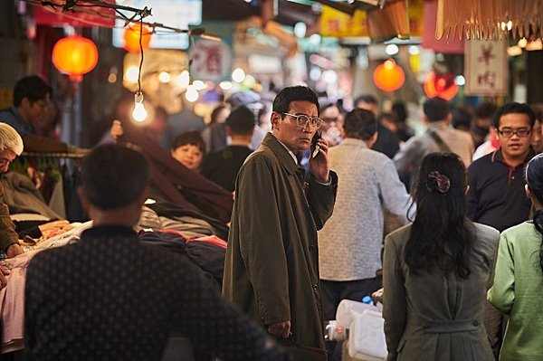  영화 <공작> 한 장면