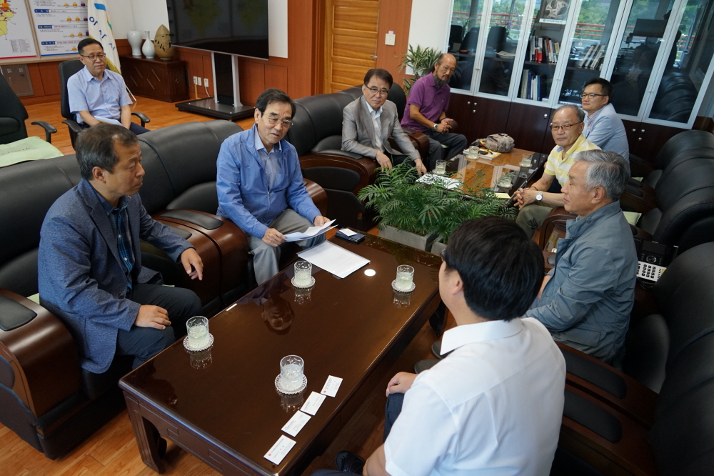  한국전쟁민간인희생자 아산유족회장을 비롯한 유족, 민족문제연구소, 아산시민단체 관계자들이 오세현 아산시장과 면담을 통해 유해발굴사업에 대한 아산시의 지원을 요청했다. 