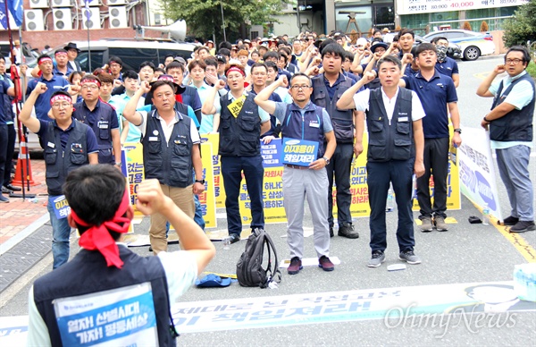 전국금속노동조합 경남지부는 9월 6일 오후 삼성전자서비스 창원센터 앞에서 "삼성전자서비스 꼼수직고용 규탄대회"를 열었다.