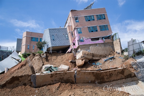 2018년 9월 7일 상도유치원 붕괴 사고 당시 모습.