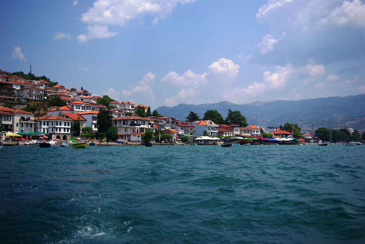 조용하고 아름다운 매력을 지닌 마케도니아의 호숫가 마을 오흐리드.