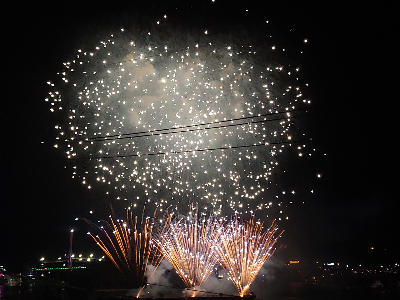 '여행, 사랑, 꿈'이라는 주제로 열린 2018 여수 밤바다 불꽃축제