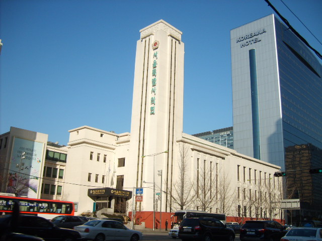 4월 혁명 당시의 국회의사당. 지금은 서울특별시의회 건물로 쓰이고 있다.
