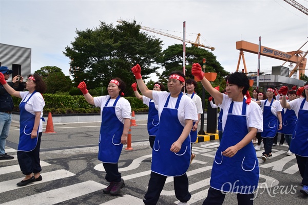 거제 대우조선해양에 급식을 공급하는 '웰리브' 소속 노동자들로 구성된 전국금속노동조합 경남지부 웰리브지회는 9월 11일 하루 파업하고 집회를 열었다.
