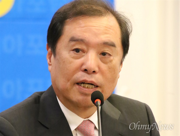 김병준 자유한국당 비대위원장이 11일 오후 대구 수성호텔에서 '아시아포럼21' 주최로 열린 토론회에서 발언하고 있다.