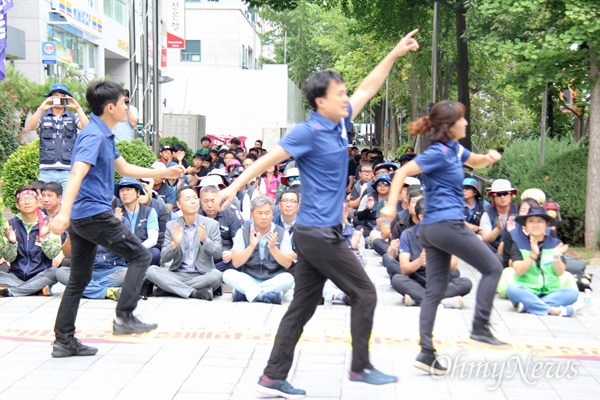 민주노총 경남본부는 9월 12일 낮 12시 더불어민주당 경남도당 앞에서 '차별철폐 집회'를 열었다.