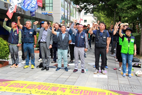 민주노총 경남본부는 9월 12일 낮 12시 더불어민주당 경남도당 앞에서 '차별철폐 집회'를 열었다.