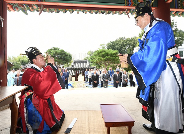 9월 12일 거창향교의 '추기 석전대제' 봉행.