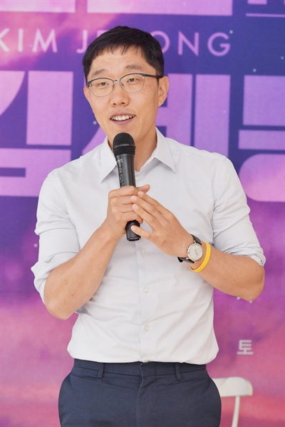  KBS <오늘밤 김제동>의 MC 김제동 