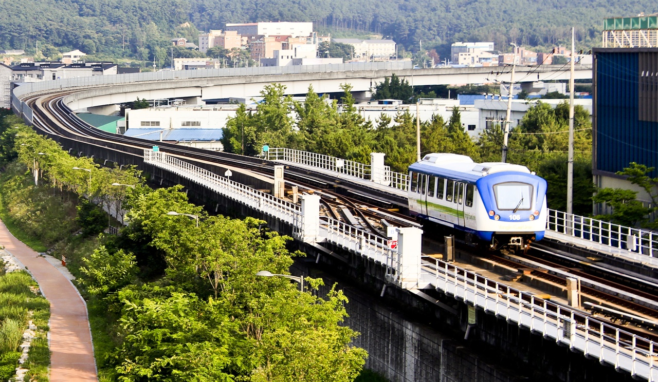 BRT는 도시철도나 경전철 등 도시철도 사업을 대체할 수 있는 사업으로의 공감대가 형성되어야 한다.