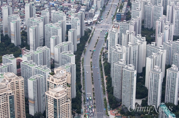 정부의 9.13 부동산 대책을 앞둔 13일 오후 서울 도심에 밀집해 있는 아파트의 모습들.