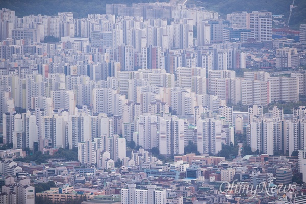 정부의 9.13 부동산 대책을 앞둔 9월 13일 오후 서울 도심에 밀집해 있는 아파트의 모습들. 