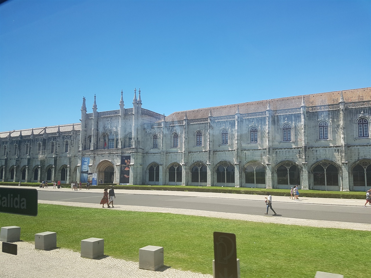 포르투갈 예술의 백미로 꼽히는 마누엘 양식의 제로니무스 수도원입니다.
