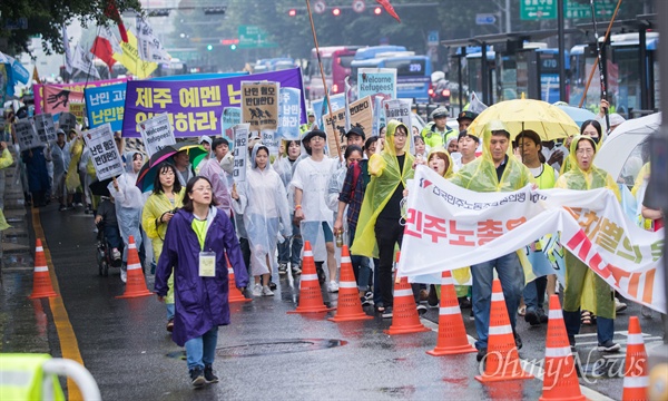 2018년 9월 16일 오후 서울 종로구 보신각 앞에서 국제앰네스티 한국지부, 난민인권센터, 경기이주공대위 등 난민지원단체의 주최로 난민 신청 체류자 등이 참석한 ‘난민과 함께하는 행동의 날’ 행사가 열리고 있다. 