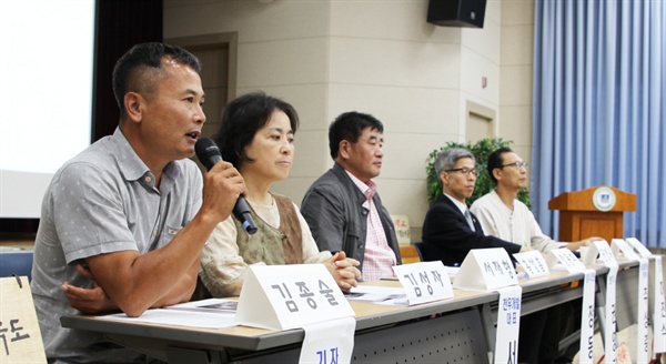 석산개발로 피해를 호소하는 주민들이 11일 경주시농어민회관에서 공청회를 개최했다.