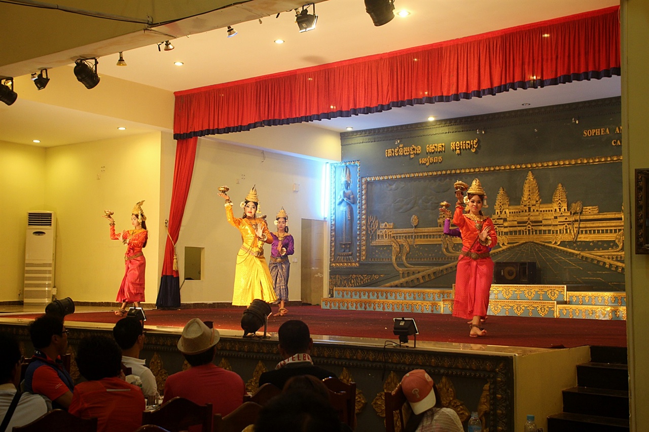 캄보디아 압사라 공연 모습