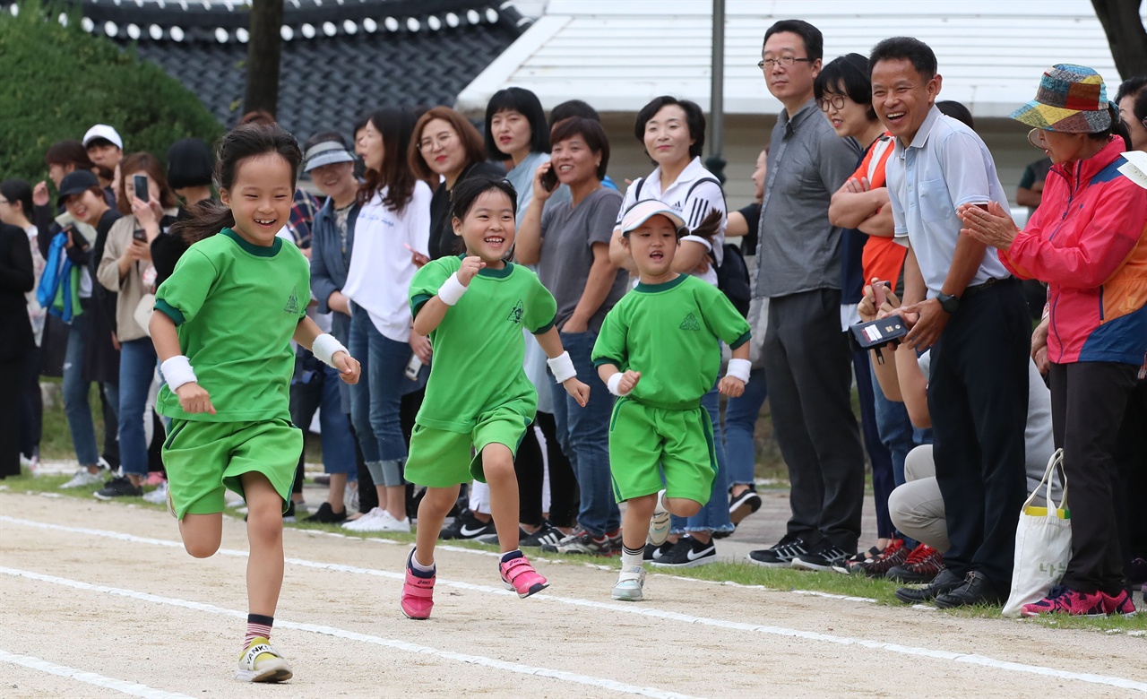  19일 경남 함양군 함양초등학교 운동장에서 열린 가을운동회.