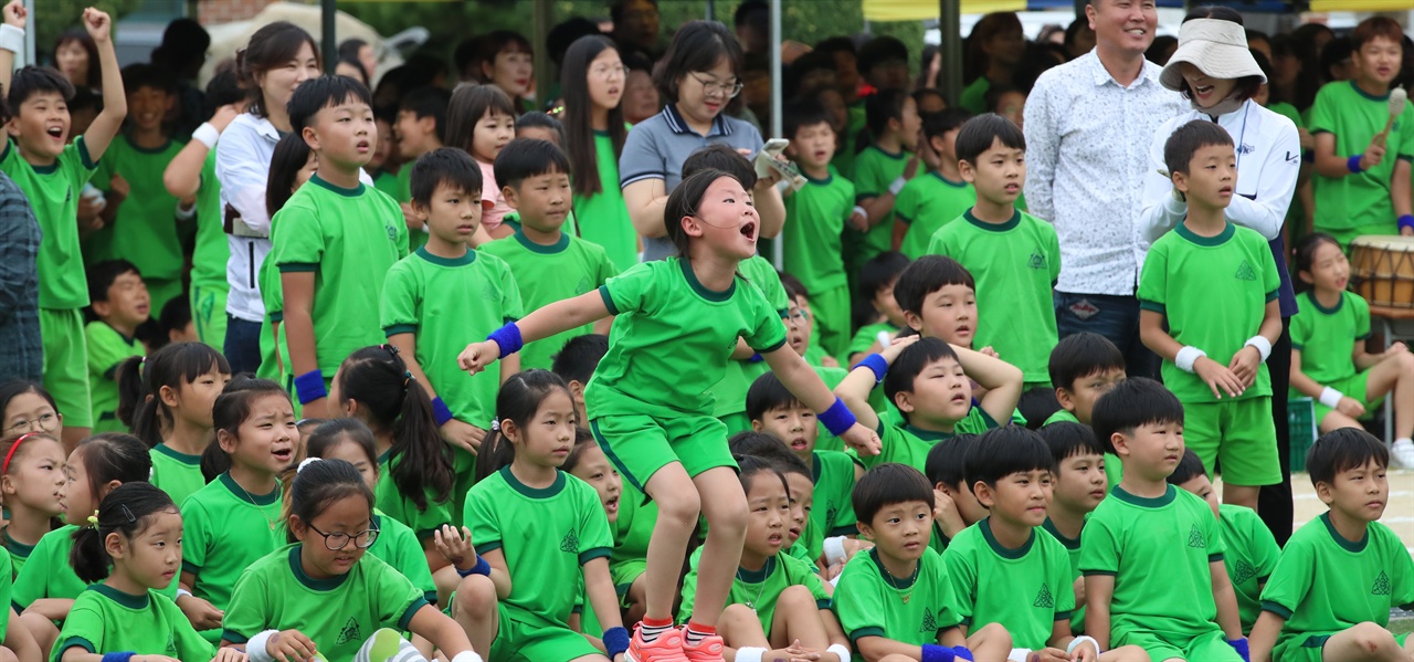 19일 경남 함양군 함양초등학교 운동장에서 열린 가을운동회.