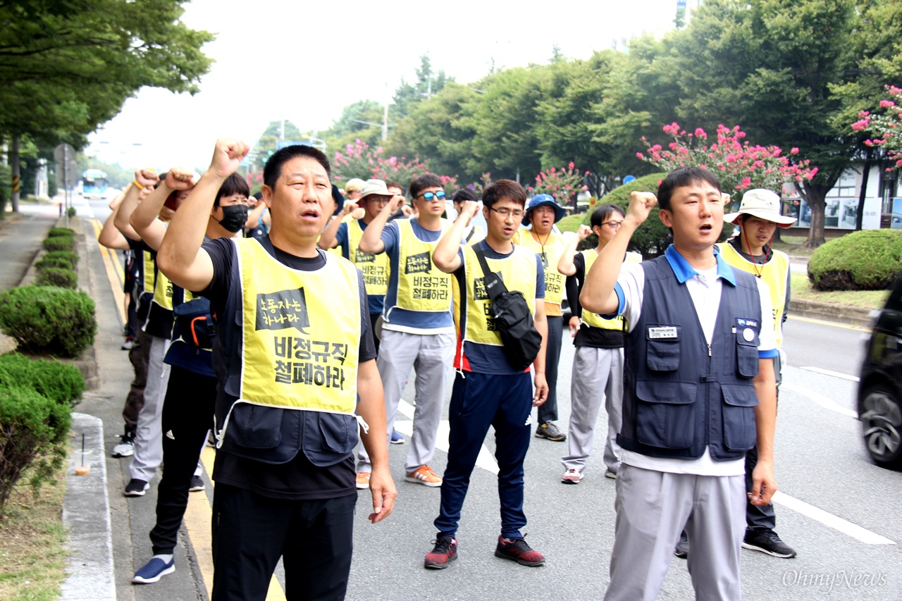  전국금속노동조합 경남지부 한국지엠창원비정규직지회는 9월 19일 오후 창원지방검찰청 앞에서 "불법파견 철폐, 해고자 복직을 위한 결의대회"를 열었다.