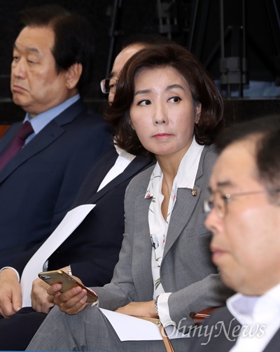 나경원 자유한국당 의원이 지난 9월 27일 오전 서울 여의도 국회에서 열린 긴급 의원총회에 참석하고 있다. 