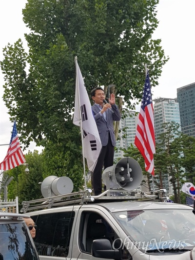 태극기집회 참여한 김진태 자유한국당 의원