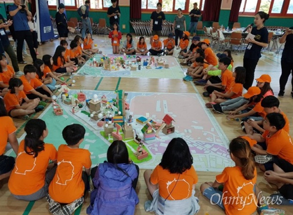지난해 서해 최북단 섬인 백령도에서 열린 '어린이 건축 창의교실'.