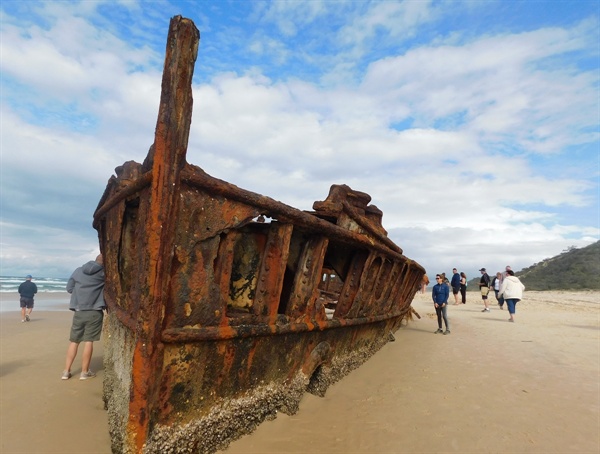 프레이저섬을 소개하는 사진에 자주 등장하는 난파선. 한때는 호화 유람선으로 세계를 누비던 배였다고 한다.