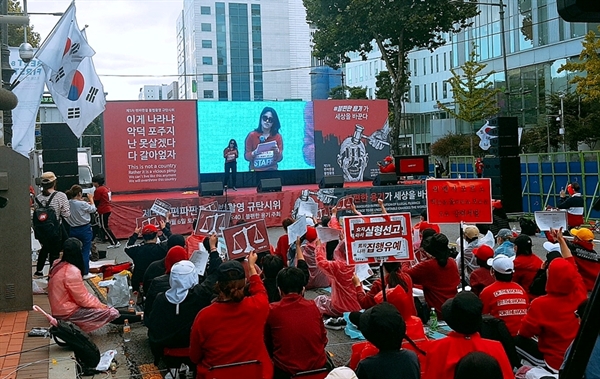 6일 여성단체 '불편한 용기'가 개최한 '제5차 편파판결, 불법촬영 규탄시위'가 서울 혜화역 인근에서 열렸다.