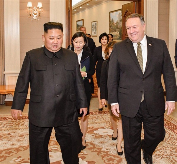 지난 2018년 10월 북한을 방문한 마이크 폼페이오 미국 국무부 장관 [폼페이오 장관 트위터 캡처]
