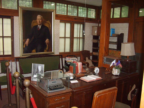 이승만 전 대통령의 저택인 이화장에서 찍은 사진. 서울시 종로구 이화동 소재. 