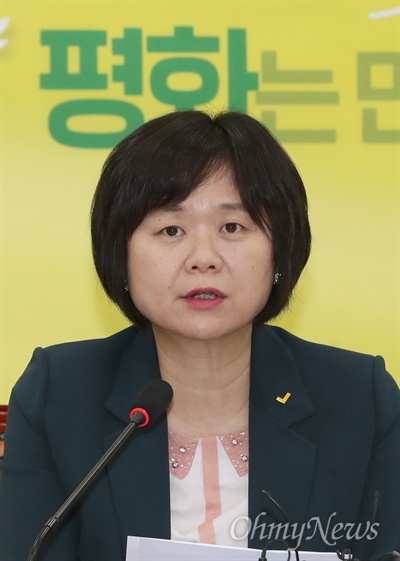 이정미 정의당 대표가 8일 오전 서울 여의도 국회에서 열린 상무위원회에서 모두발언을 하고 있다.