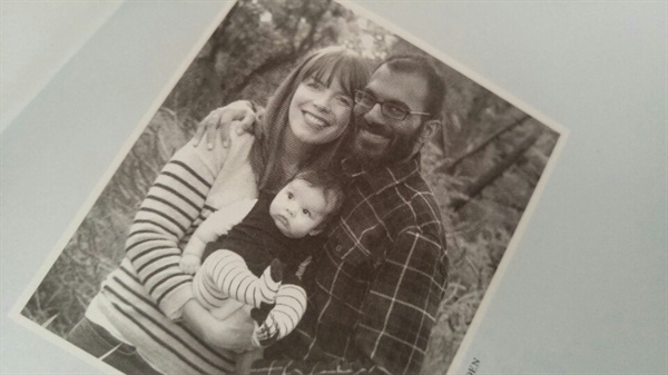 책에 소개된 칼라니티 가족 사진. 저자 폴, 아내 루시, 딸 케이디.
